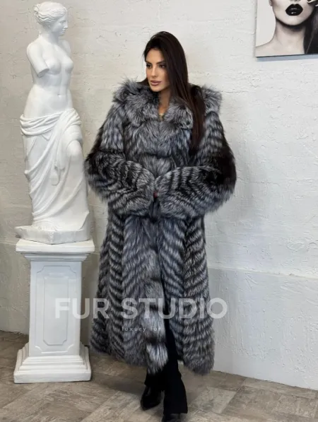 Длинная шуба с капюшоном из натуральной лисы Silver Fox Fur в росшив - фото 7
