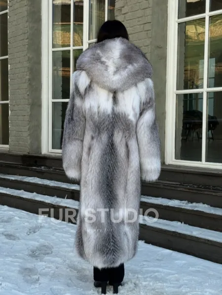 Длинная шуба из меха Arctic Fox с капюшоном, росшив - серая - фото 7