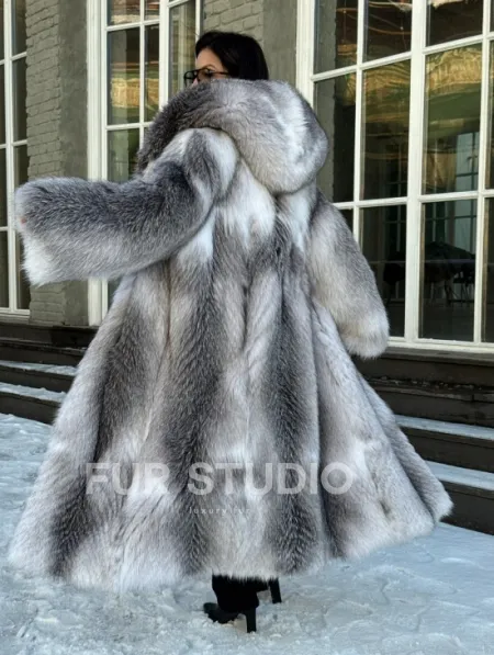 Длинная шуба из меха Arctic Fox с капюшоном, росшив - серая - фото 0