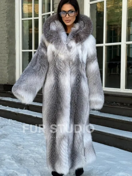 Длинная шуба из меха Arctic Fox с капюшоном, росшив - серая - фото 4