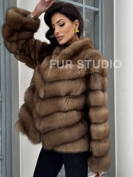 Шуба из меха куницы с V-образным воротником - фото 2