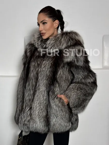 Полушубок из чернобурки с капюшоном цельные пластины - фото 0