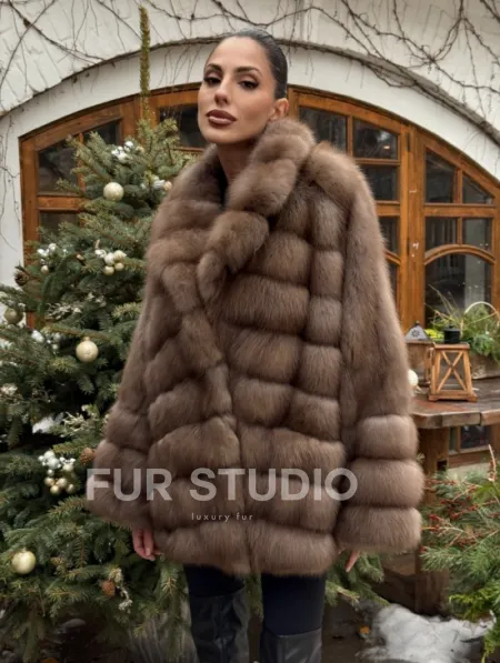 Полушубок оверсайз из меха куницы с английским воротником - фото 8