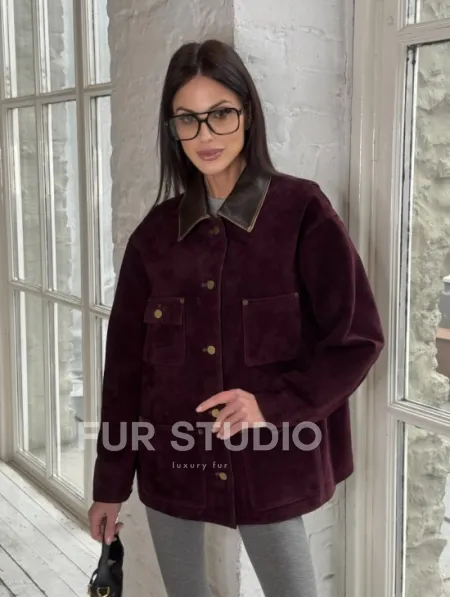Куртка в «рабочем стиле» из замши Burgundy с отложным воротником, весна-лето 2025 - фото 8