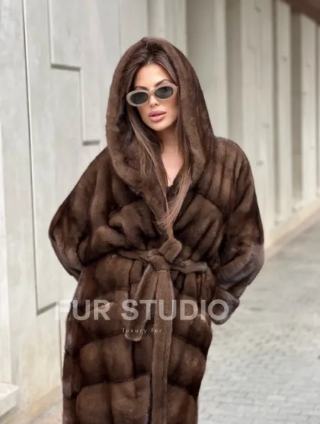 Элитная норковая шуба NAFA  в цвете соболь с капюшоном - фото 0