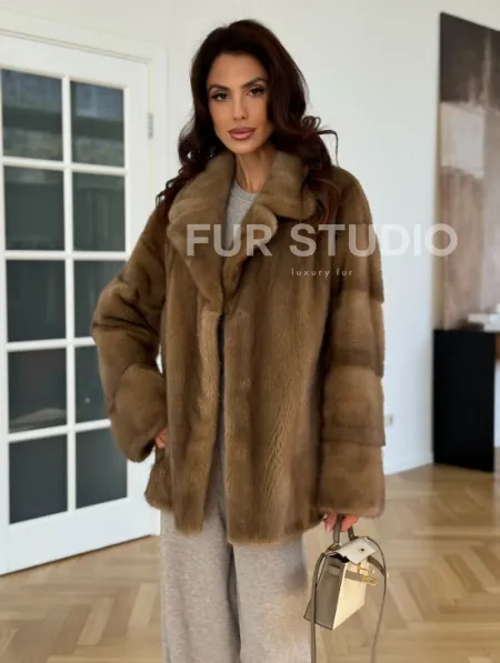 Бежевая короткая норковая шуба - фото 6