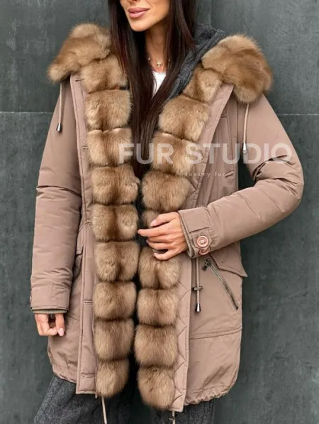 Женский пуховик с мехом куницы - фото 1