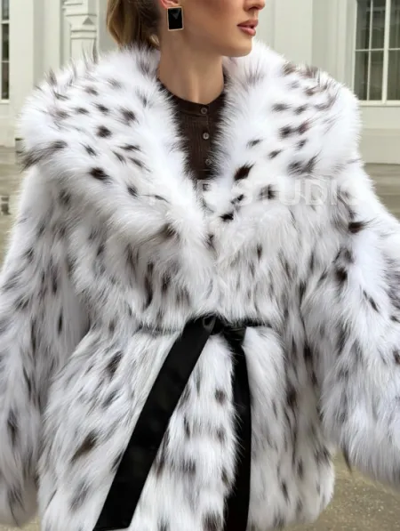 Шуба из лисьего меха под рысь с капюшоном - фото 2