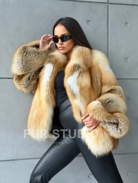 Короткая шуба из золотой альпийской лисы - фото 11