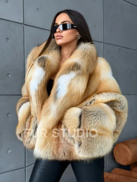 Короткая шуба из золотой альпийской лисы - фото 5