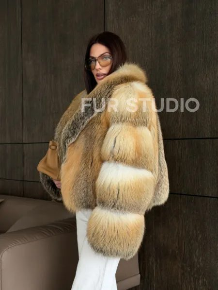 Полушубок-кроп с шалевым воротником из лисы - фото 16