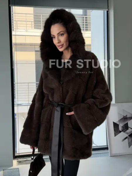 Норковая шуба кимоно с капюшоном куница - фото 10
