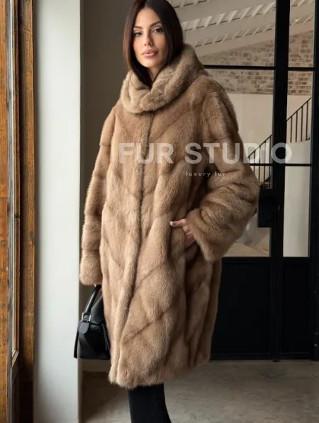 Норковая шуба с капюшоном - цвет пастель - фото 4