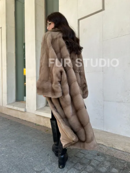 Норковая шуба с английским воротником  - цвет пастель  - стиль 