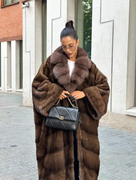 Шуба из меха норки с воротником из куницы - цвет соболь - фото 5