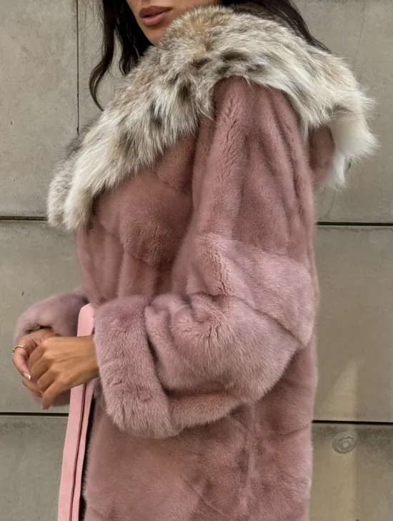 Шуба из натурального меха норки с капюшоном из рыси - цвет пудра - фото 1