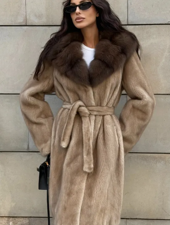 Шуба из норки пастель в технологии роспуск с капюшоном из меха куницы - фото 7