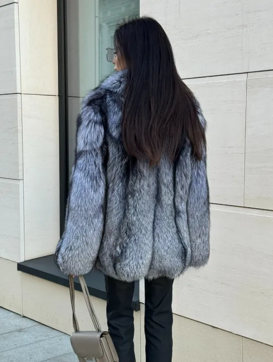 Шуба из меха чернобурки серебристо-черного цвета, цельные пластины - фото 5