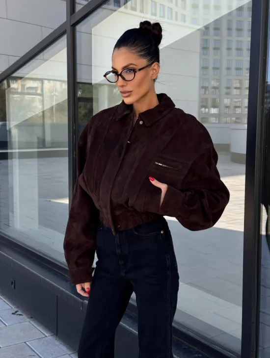 Женская короткая натуральная замшевая куртка - цвет коричневый - фото 7