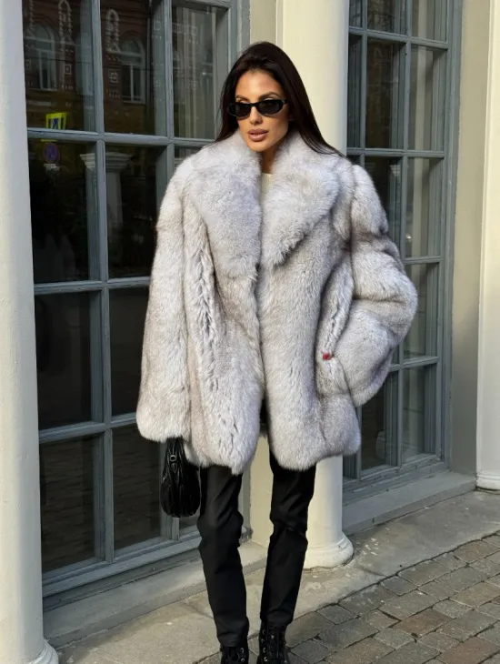 Шуба из аукционного меха финского песца, цельные пластины - фото 11