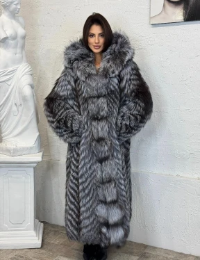 Длинная шуба с капюшоном из натуральной лисы Silver Fox Fur в росшив - фото 6
