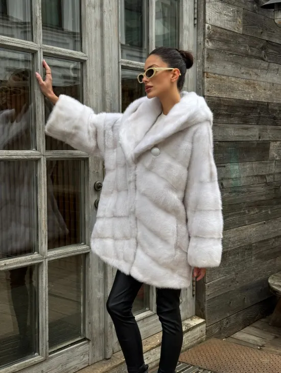 Светлый полушубок автоледи из меха норки с капюшоном - фото 11