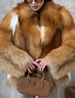 Короткая шуба из натуральной рыжей лисы - фото 1