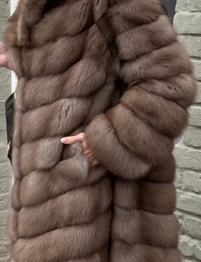Длинная шуба из меха куницы - фото 1