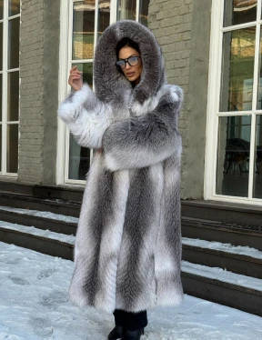 Длинная шуба из меха Arctic Fox с капюшоном, росшив - серая - фото 11