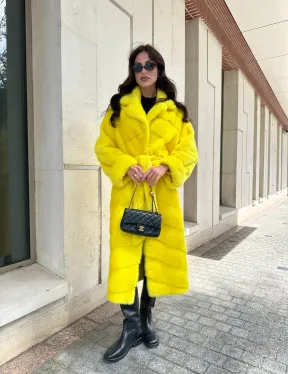 Шуба из меха норки в лимонном цвете - фото 2