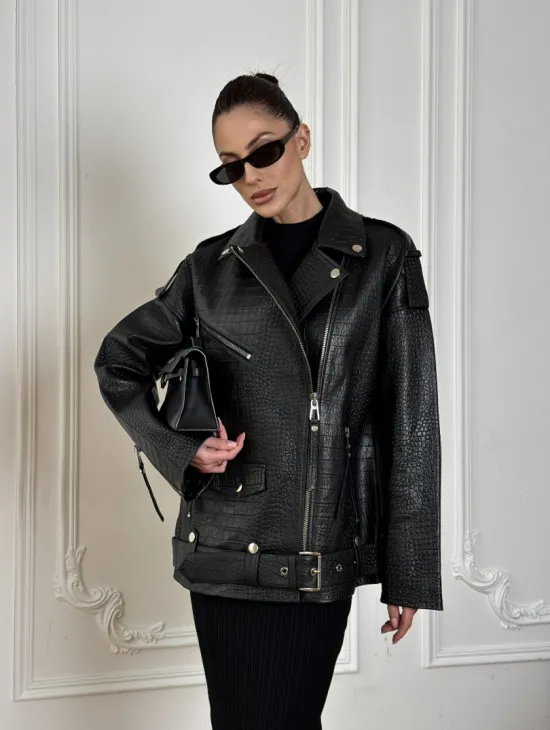 Total black удлиненная женская косуха из натуральной кожи CROCO с косой застежкой-молнией - фото 9