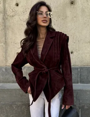 Модная приталенная куртка с плечами в стиле 90-х - фото 0