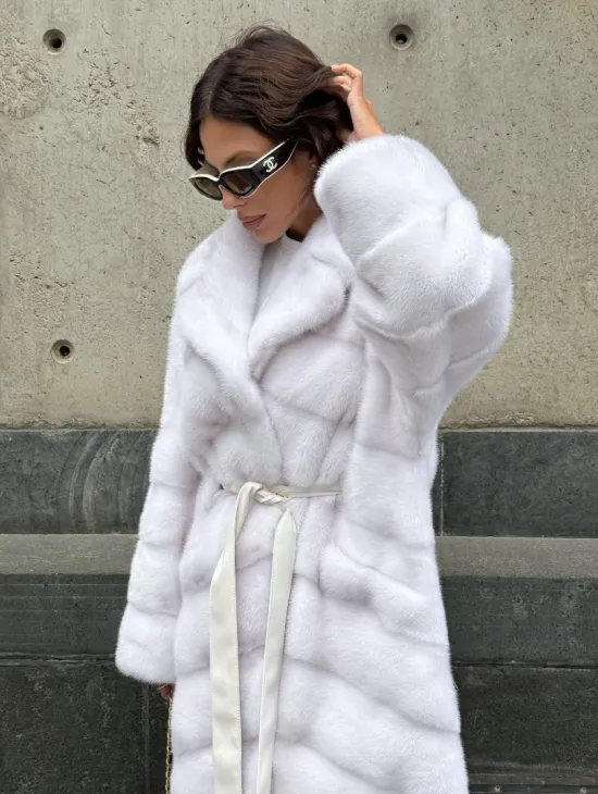 Белая норковая шуба с английским воротником - фото 5