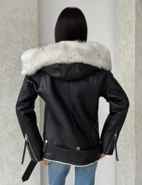 Черная куртка дубленка с капюшоном - фото 3