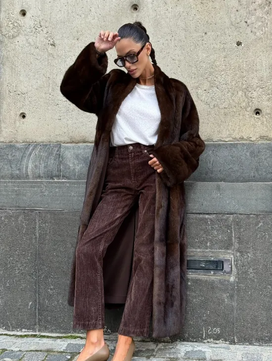 Эффектная норковая шуба цвета 