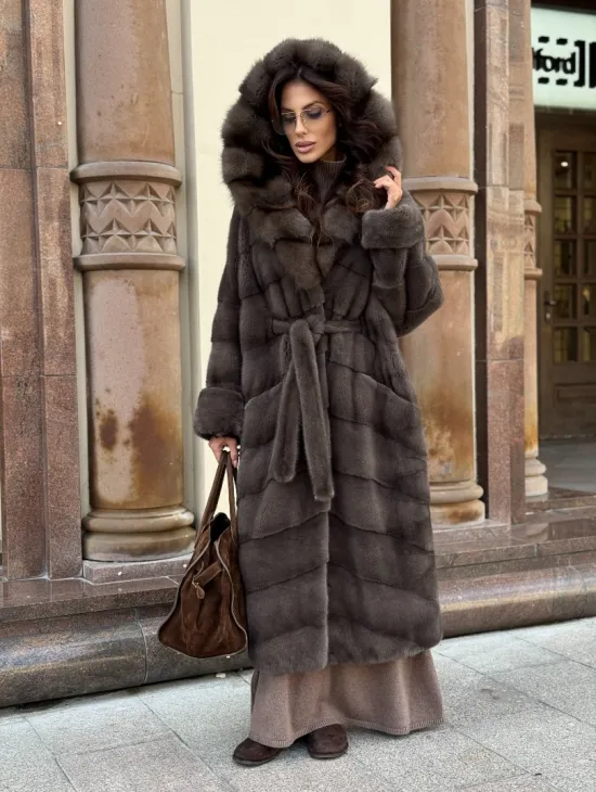 Шуба норковая в цвете мокко с капюшоном куница - фото 10