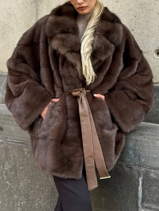 Полушубок норковый женский с воротником куница - фото 1