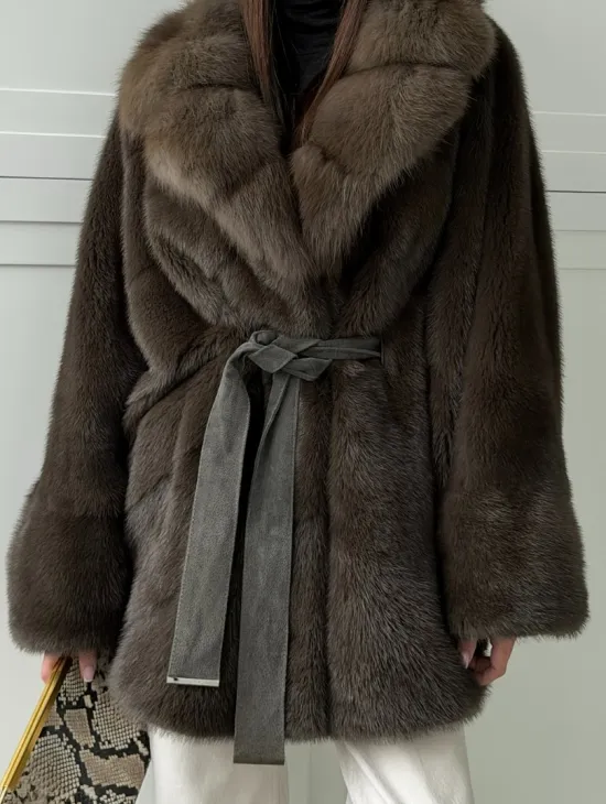 Шуба норковая летучая мышь с воротником из куницы - цвет хаки - фото 3