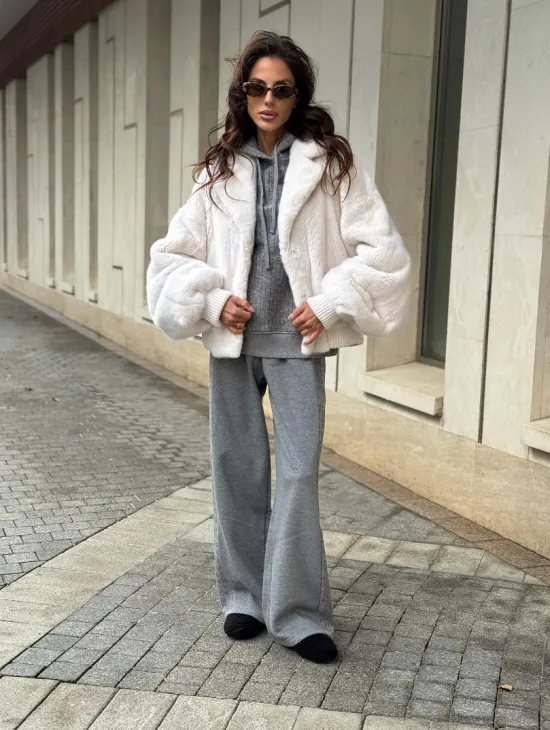 Белый норковый бомбер на резинке - фото 12