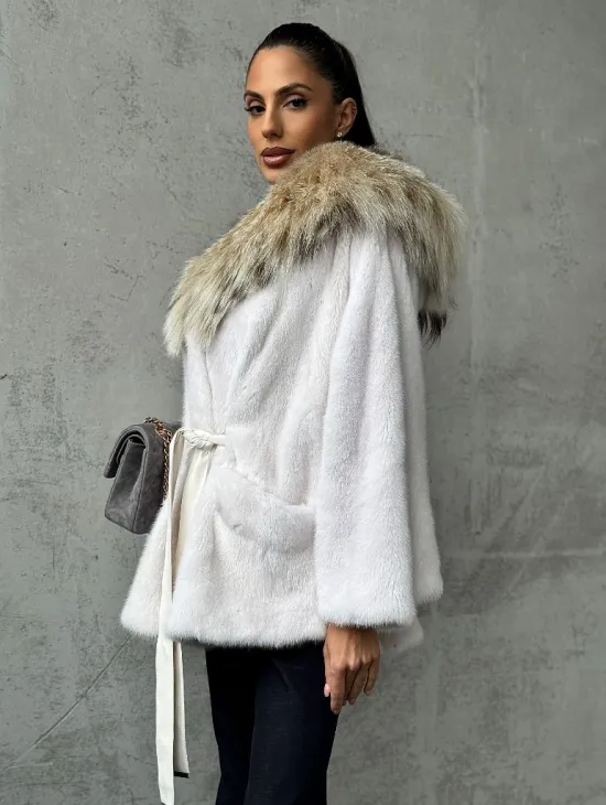 Светлая норковая шуба с капюшоном - фото 5