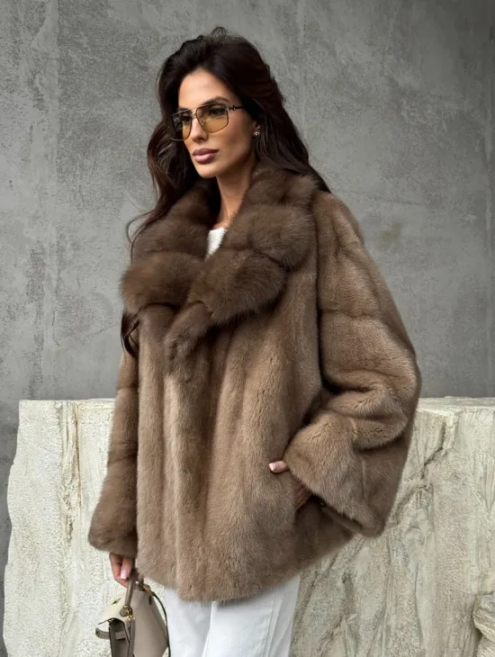 Короткая норковая шуба с воротником куницы - фото 9