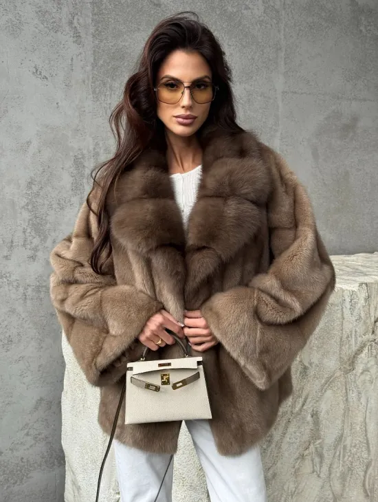 Короткая норковая шуба с воротником куницы - фото 8