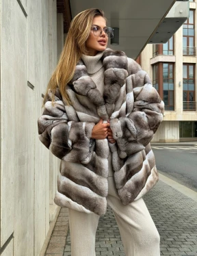 Шуба из меха шиншиллового кролика PREMIUM COLLECTION - фото 7