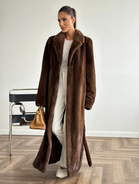 Прямая шуба из норки с поясом - фото 8