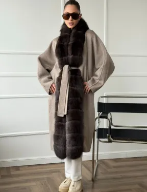 Длинное пальто с мехом финского песца - фото 0