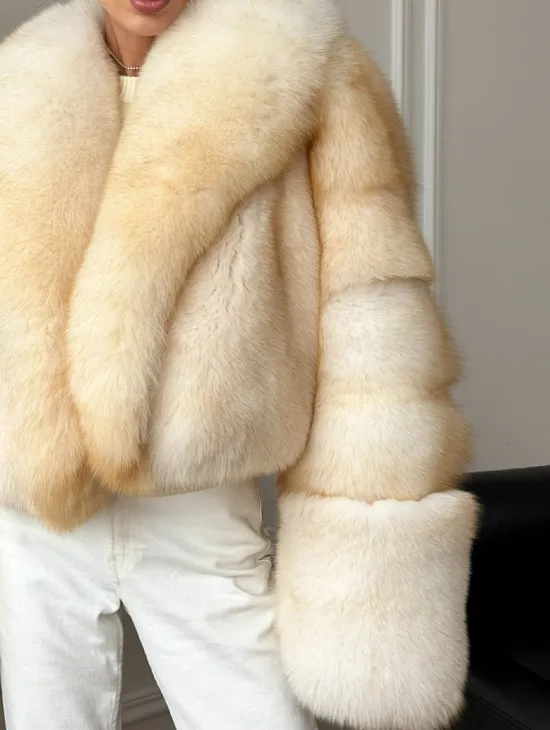 Шуба короткая из меха финского песца - фото 2