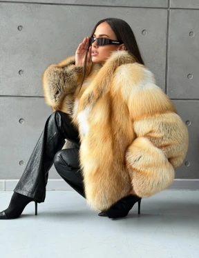 Короткая шуба из золотой альпийской лисы - фото 9
