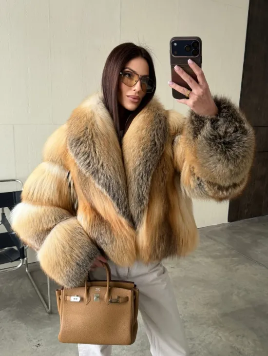 Полушубок-кроп с шалевым воротником из лисы - фото 17