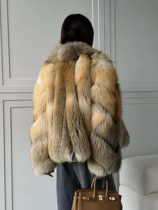 Женская шуба из лисьего меха Golden Edged Fox - фото 10
