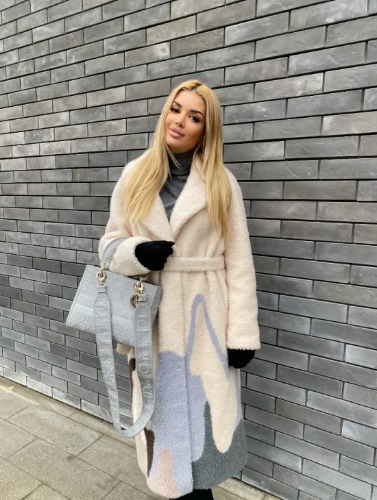 Шуба тедди из натуральной шерсти с английским воротником - фото 0